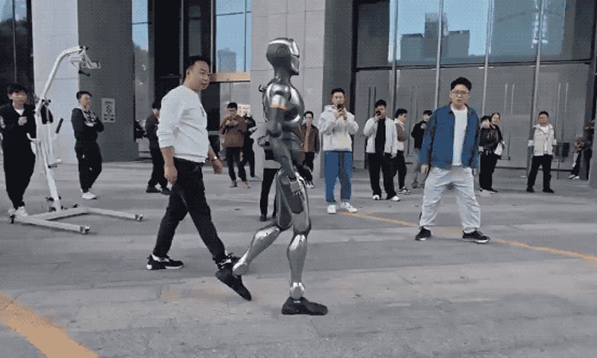 配合永远是